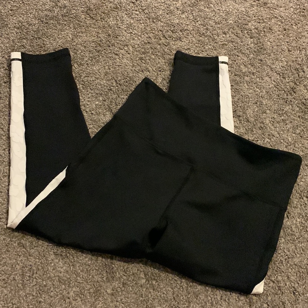 Women’s Zyia Capri Length Leggings size 8-10